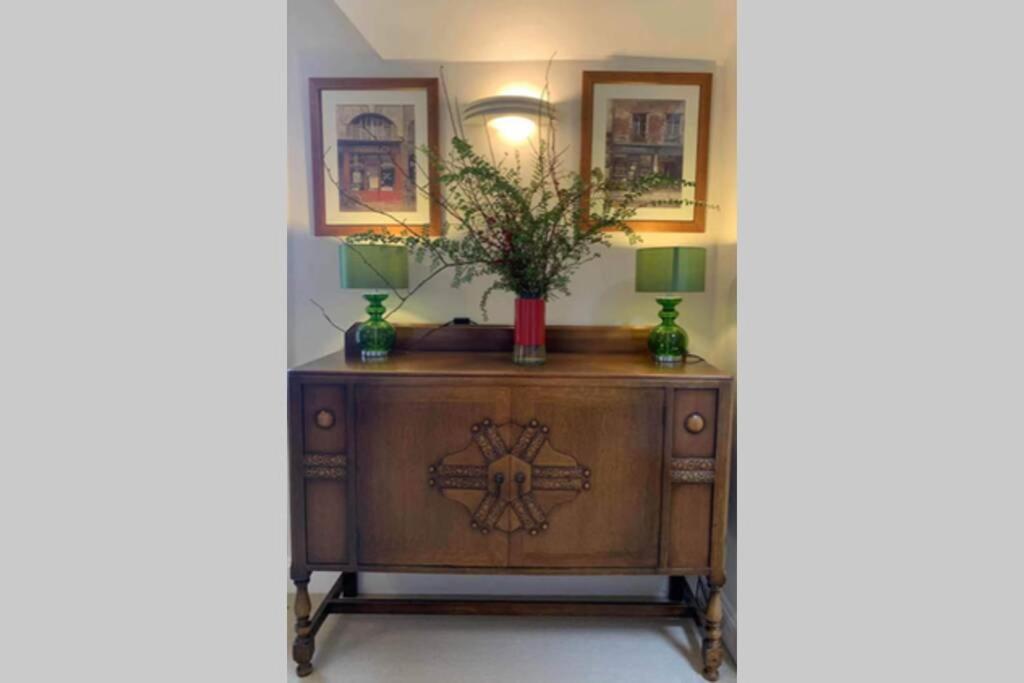 Spacious Town-Centre Apartment With Stunning Views Great Malvern Eksteriør billede