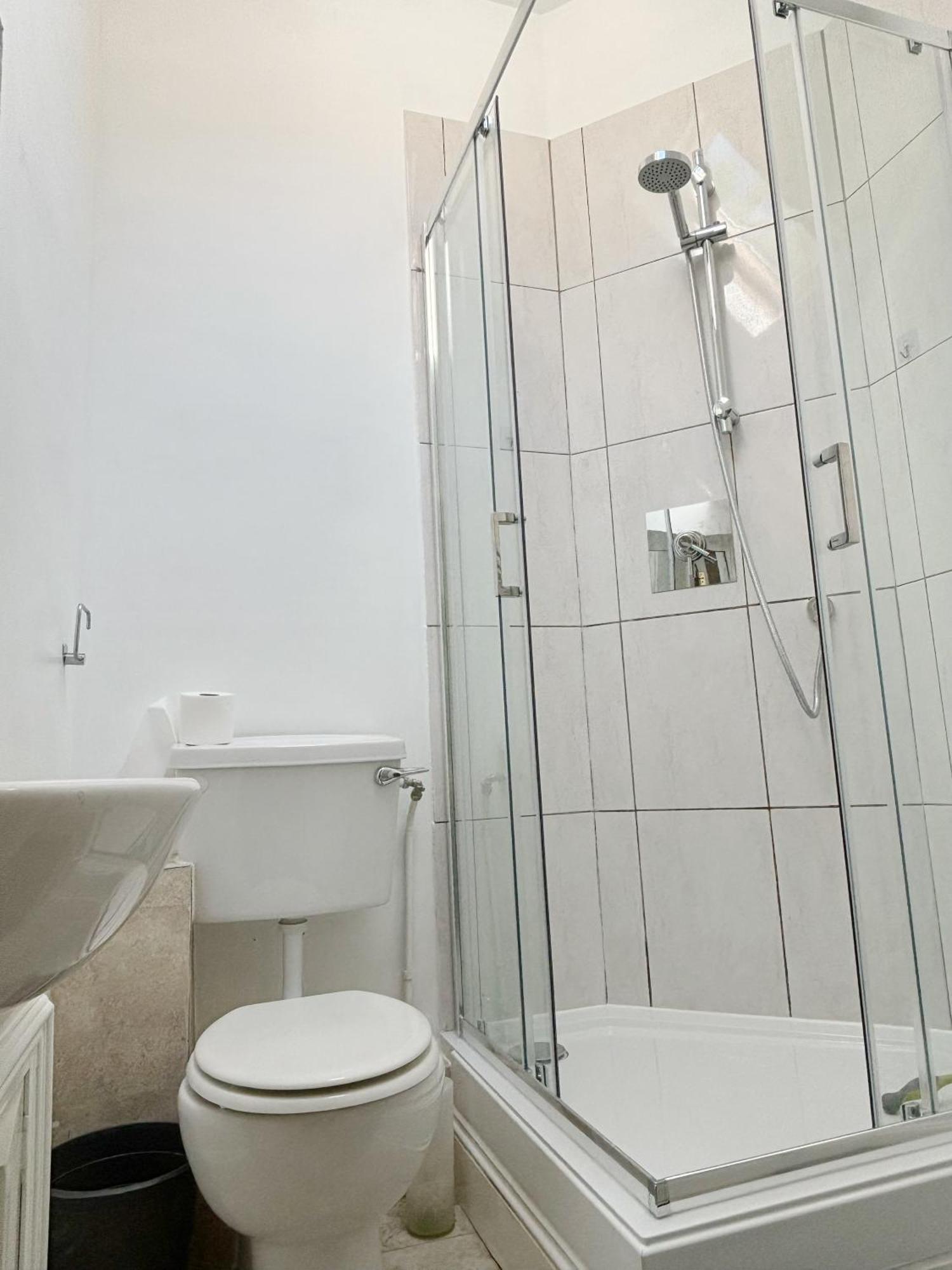 Spacious Town-Centre Apartment With Stunning Views Great Malvern Eksteriør billede