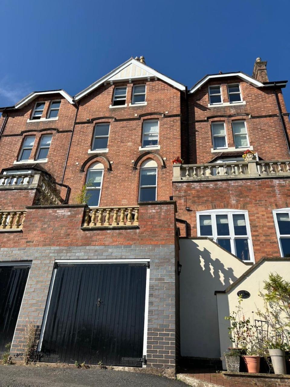 Spacious Town-Centre Apartment With Stunning Views Great Malvern Eksteriør billede