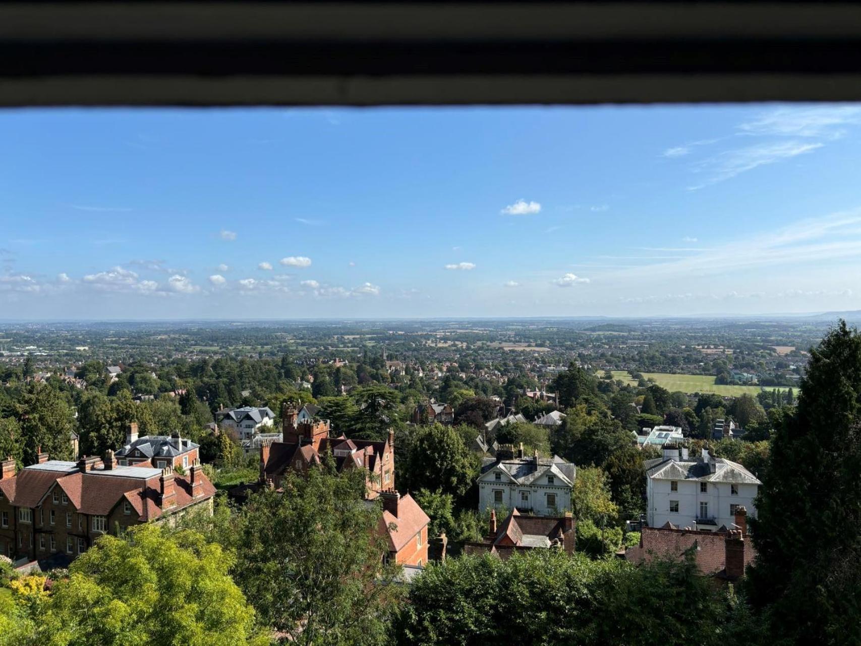 Spacious Town-Centre Apartment With Stunning Views Great Malvern Eksteriør billede